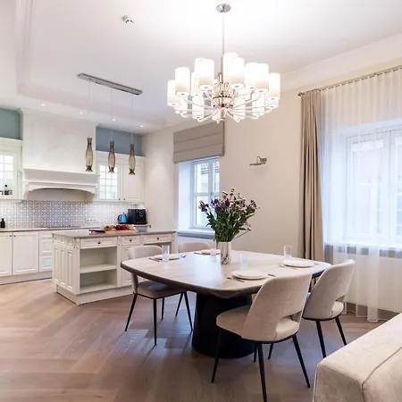 Luxury 2bdr Heart Of Old Town Вільнюс