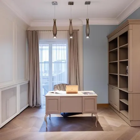 Апартаменты Luxury 2bdr Heart Of Old Town