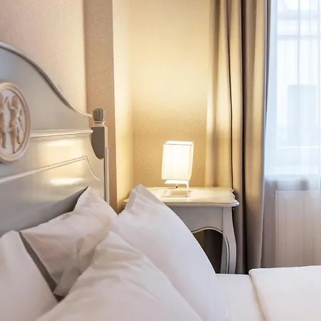Апартаменты Luxury 2bdr Heart Of Old Town
