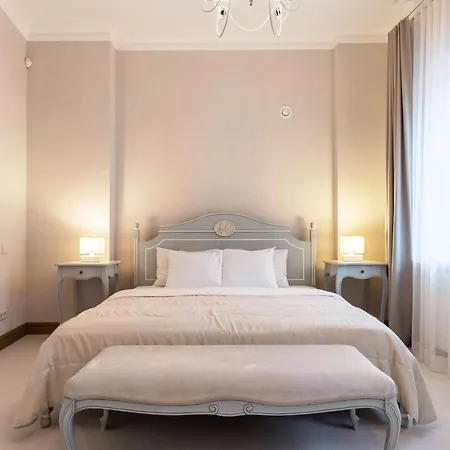 Luxury 2bdr Heart Of Old Town