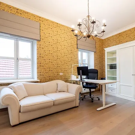 Luxury 2bdr Heart Of Old Town