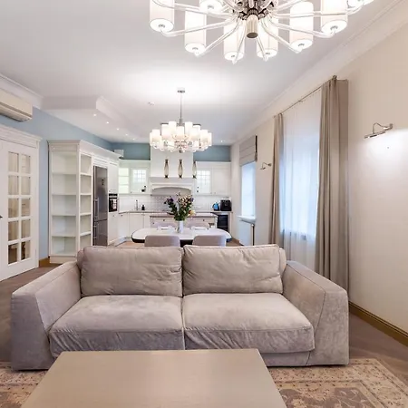 Luxury 2bdr Heart Of Old Town Apartment *