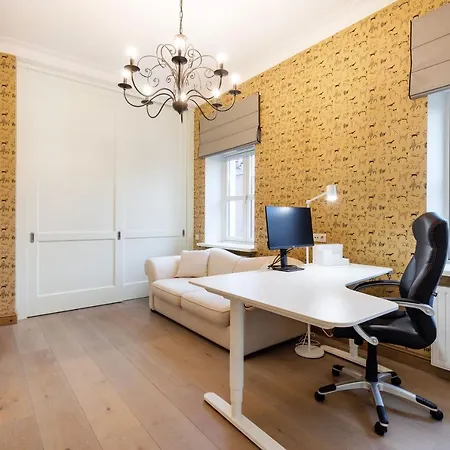 Luxury 2bdr Heart Of Old Town Вільнюс