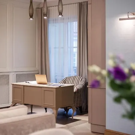 Luxury 2bdr Heart Of Old Town Apartment *