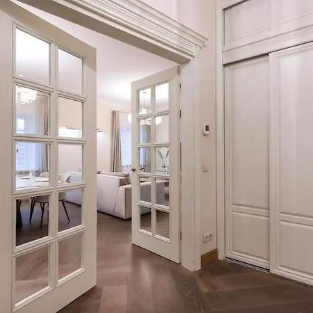 Luxury 2bdr Heart Of Old Town