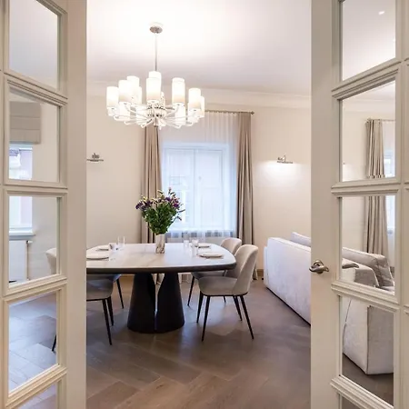 Luxury 2bdr Heart Of Old Town