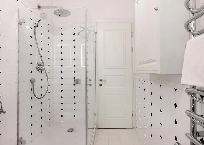 Luxury 2bdr Heart Of Old Town Apartment