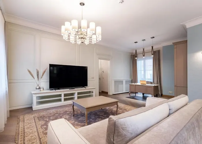 Luxury 2bdr Heart Of Old Town Apartment