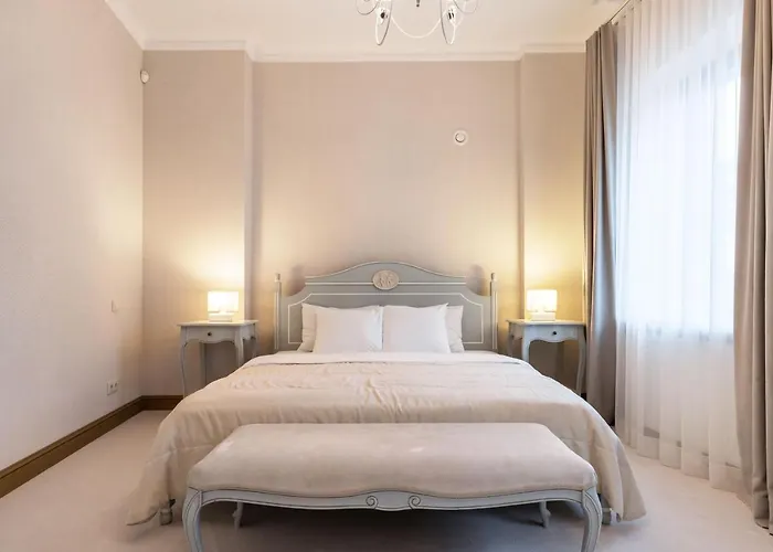 Luxury 2bdr Heart Of Old Town